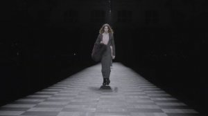 Показ коллекции Ann Demeulemeester осень-зима 2023-2024