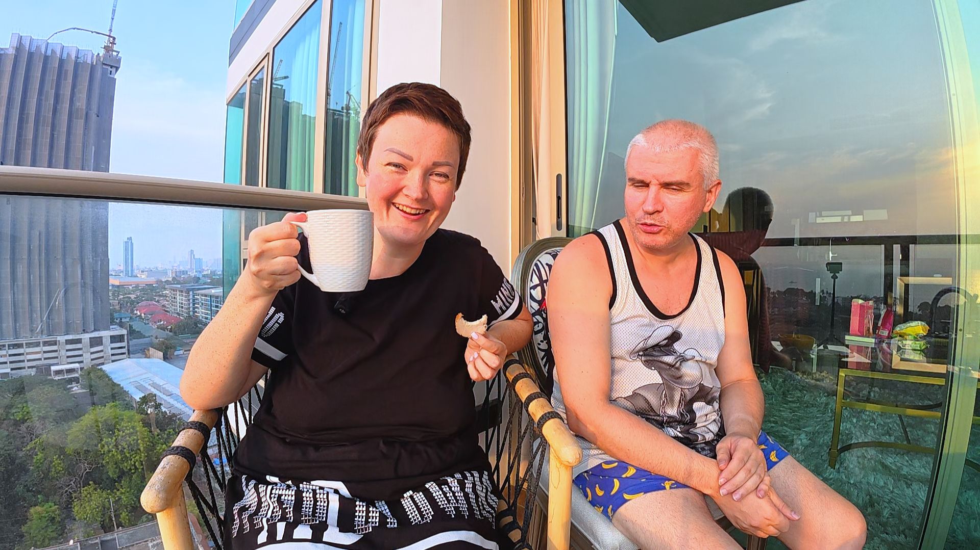 СДОНЖИЛА Вована на уборку, а за это он СТРЕБОВАЛ НЕОБЫЧНЫЙ ПОДАРОК на 23 февраля! Таиланд Влог смотреть онлайн