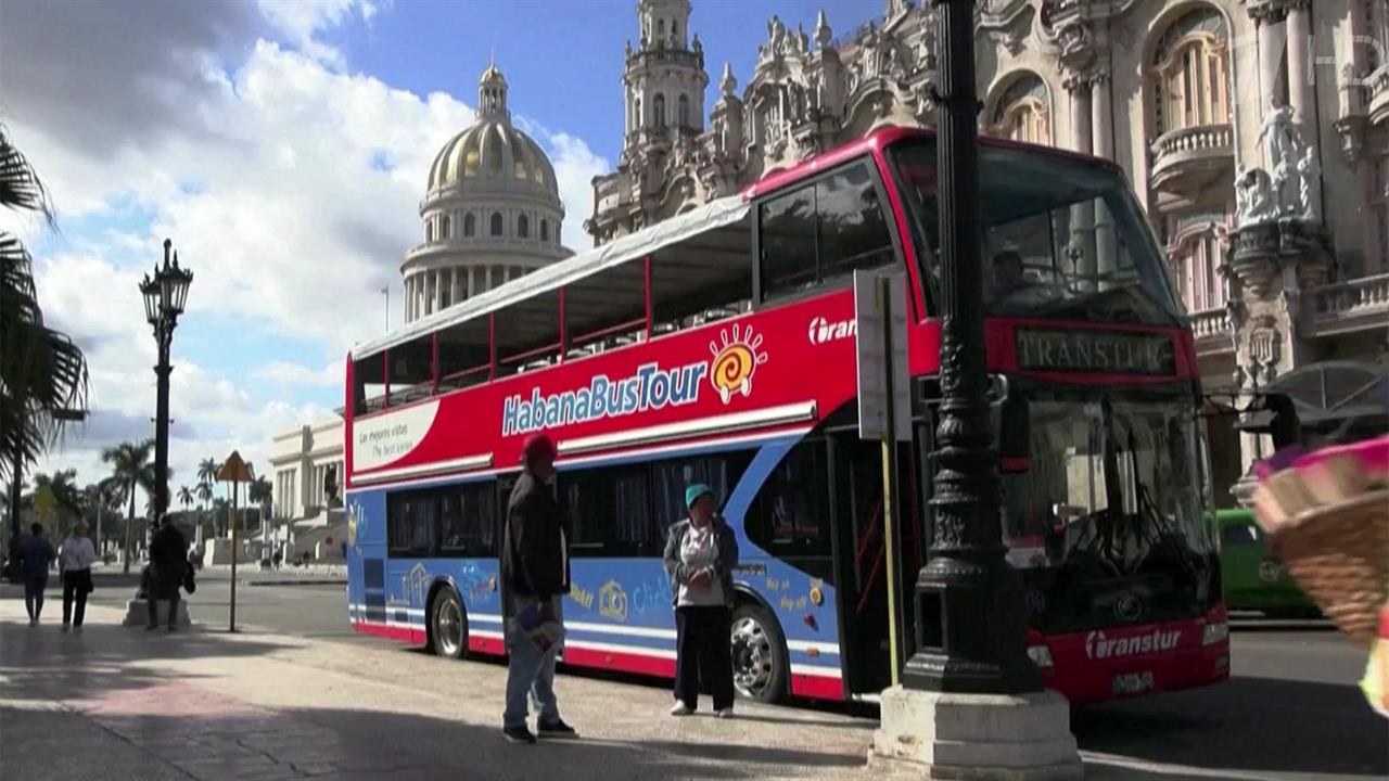 Российские авиакомпании начинают вывозить с Кубы туристов РФ. смотреть онлайн