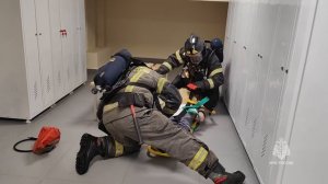 Камчатские пожарные тренировались тушить новое здание краевой больницы