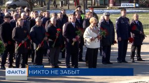 Цветы к мемориалу жертвам фашизма возложили в Чистяковской роще в Краснодаре