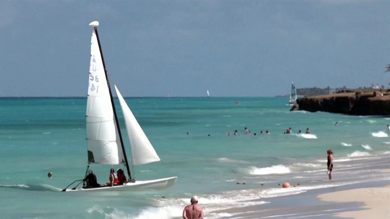 Кубинцы с удивительным спокойствием переживают топливный кризис. смотреть онлайн