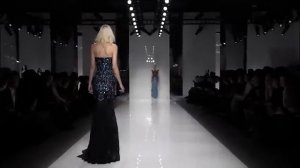Показ женской коллекции Versace весна-лето 2016