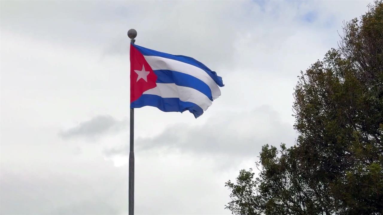 Россия может в ближайшее время доставить на Кубу нефть в качестве гуманитарной помощи. смотреть онлайн