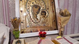 Молебен с акафистом перед Чудотворной иконой Казанской Божьей Матери