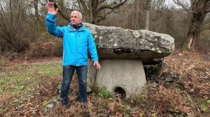 Дольмен около аула Малое Псеушхо.