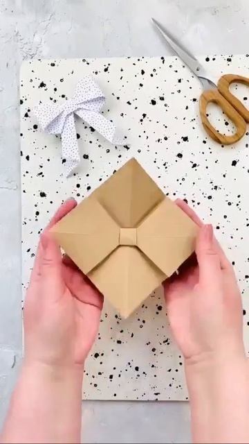 Как сложить идеальный бантик из бумаги для украшения смотреть онлайн