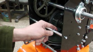 Замена ролика привода колес снегоуборщика. Замена троса привода колес снегоуборщика.