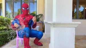 Настя и друзья превращаются в супергероев