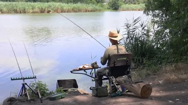 Рыбалка на флэт фидер, а сазан тут есть, но какой