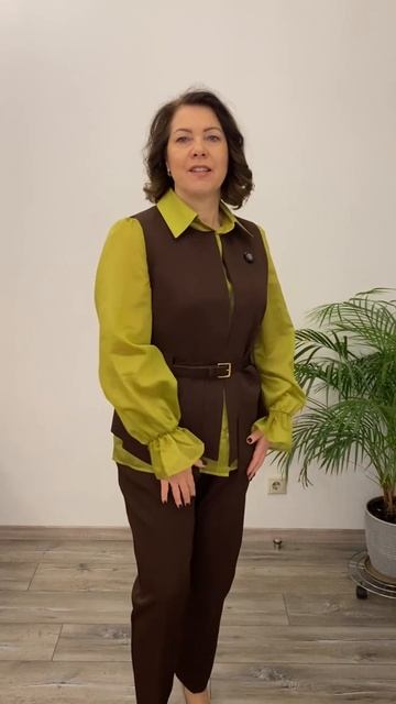 Классный деловой костюм- тройка