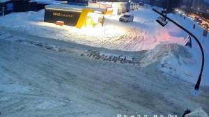 Появились кадры поджога заправки подростком в Подмосковье по указанию мошенников.