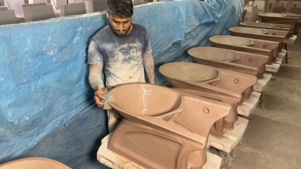 Пакистанская фабрика унитазов