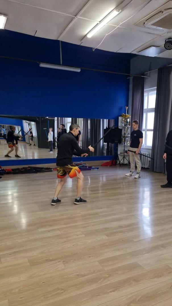 Как наносить удары мечом катаной с правильной амплитудой в школе японского фехтования Katana Club