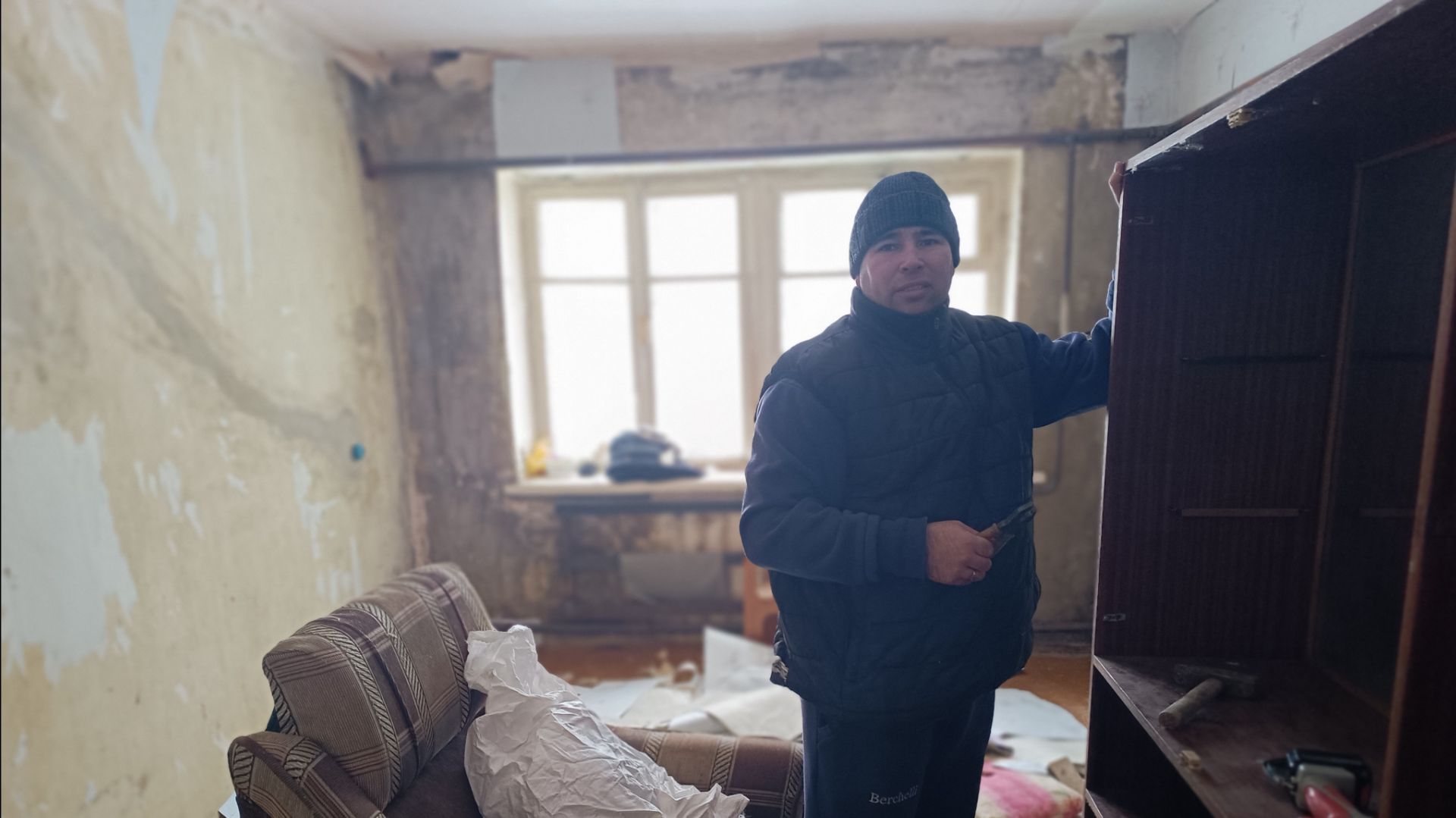 КУПИЛИ КВАРТИРУ В РОССИИ/НЕ ДЕЛАЙ ДОБРА,НЕ ПОЛУЧИШЬ ЗЛА!РАЗМОРОЗИТЬ ВОДУ смотреть онлайн