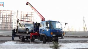 В Абакане хозяин автохлама устроил скандал, когда техника оказалась на эвакуаторе