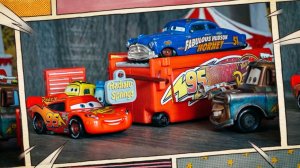 ДЕТСКИЕ ИГРУШКИ ТАЧКИ CARS Radiator Springs НА СТОЛЕ МОЛНИЯ МАККВИН МЕНЯЕТ КОЛЕСА ГВИДО ПИТ СТОП