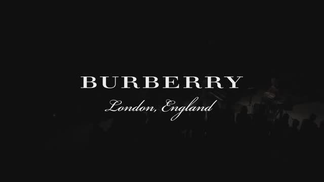 Показ коллекции Burberry осень-зима 2016-2017