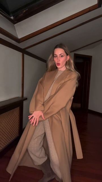 Мой образ дня 🤍
Пальто, кашемировый костюм и высокие казаки — когда комфорт встречается со стилем.
М смотреть онлайн