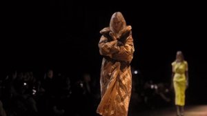 Показ женской коллекции Marc Jacobs весна-лето 2023