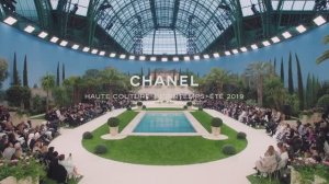 Показ женской коллекции Chanel весна-лето 2019