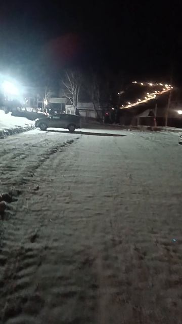 вечерний вид на горнолыжную трассу