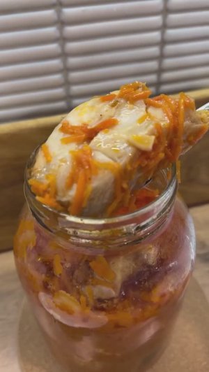 Рыба под маринадом в банке.