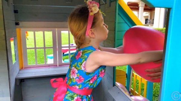 Настя и папа шутки с разными вкусностями. Веселое виде