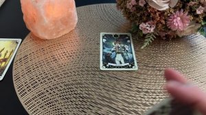 Что сейчас происходит в его жизни  🔆🍓🔮Расклад по вариантам