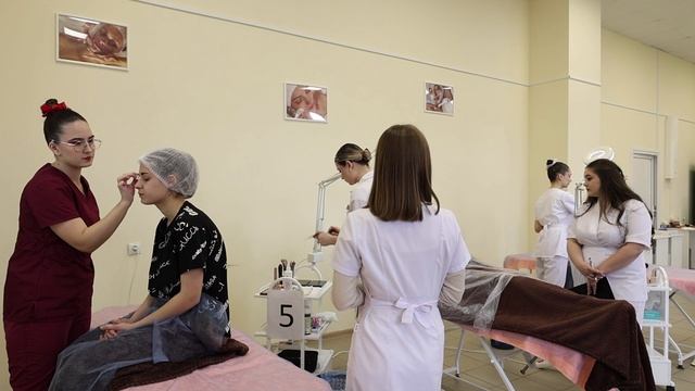 В Армавире 6 девушек приняли участие в Чемпионате «Профессионалы» смотреть онлайн