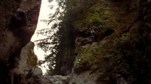 Официальный трейлер "Целуя девушек (1997)"