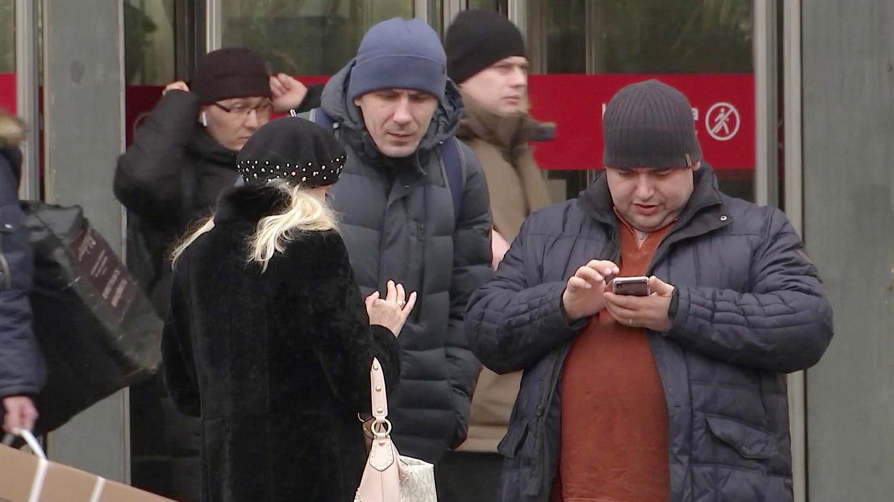 Россияне столкнулись с новым видом мошенничества с SIM-картами. смотреть онлайн