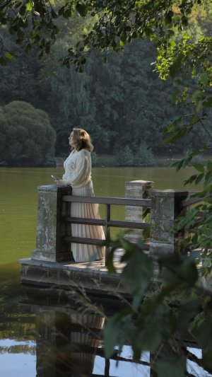 «Приморский сонет», Белая риза и Ирина Крутова