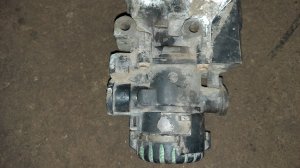 Шипит в сброс модуля регулировки давления, когда стоит на ручнике MAN TGX