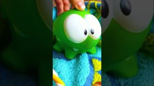 Ам ням получил две конфеты! #omnom #игрушки #длядетей