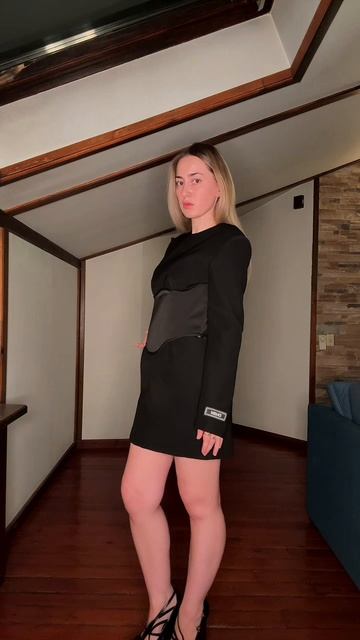 🖤 Мой образ дня — чёрное платье и туфли.
Минимализм, который всегда работает.
Элегантность без лишни