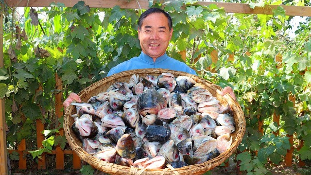 Самое недооцененное блюдо из рыбы. Рыбьи ротики, тушеные в жгучем бульоне с перцем чили! смотреть онлайн