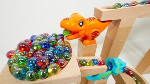 СТРОИМ ДЕРЕВЯННУЮ ГОРКУ ДЛЯ ЦВЕТНЫХ ШАРИКОВ АСМР ВИДЕО ДЛЯ ДЕТЕЙ ДЕТСКИЙ КАНАЛ ИГРАЛКИ-ЗАЛИПАЛКИ