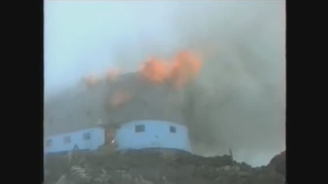 «Приют 11» на Эльбрусе (4200 м) практически полностью сгорела 16 августа 1998 года смотреть онлайн