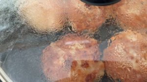 Котлетки из куриного фарша и картошки.