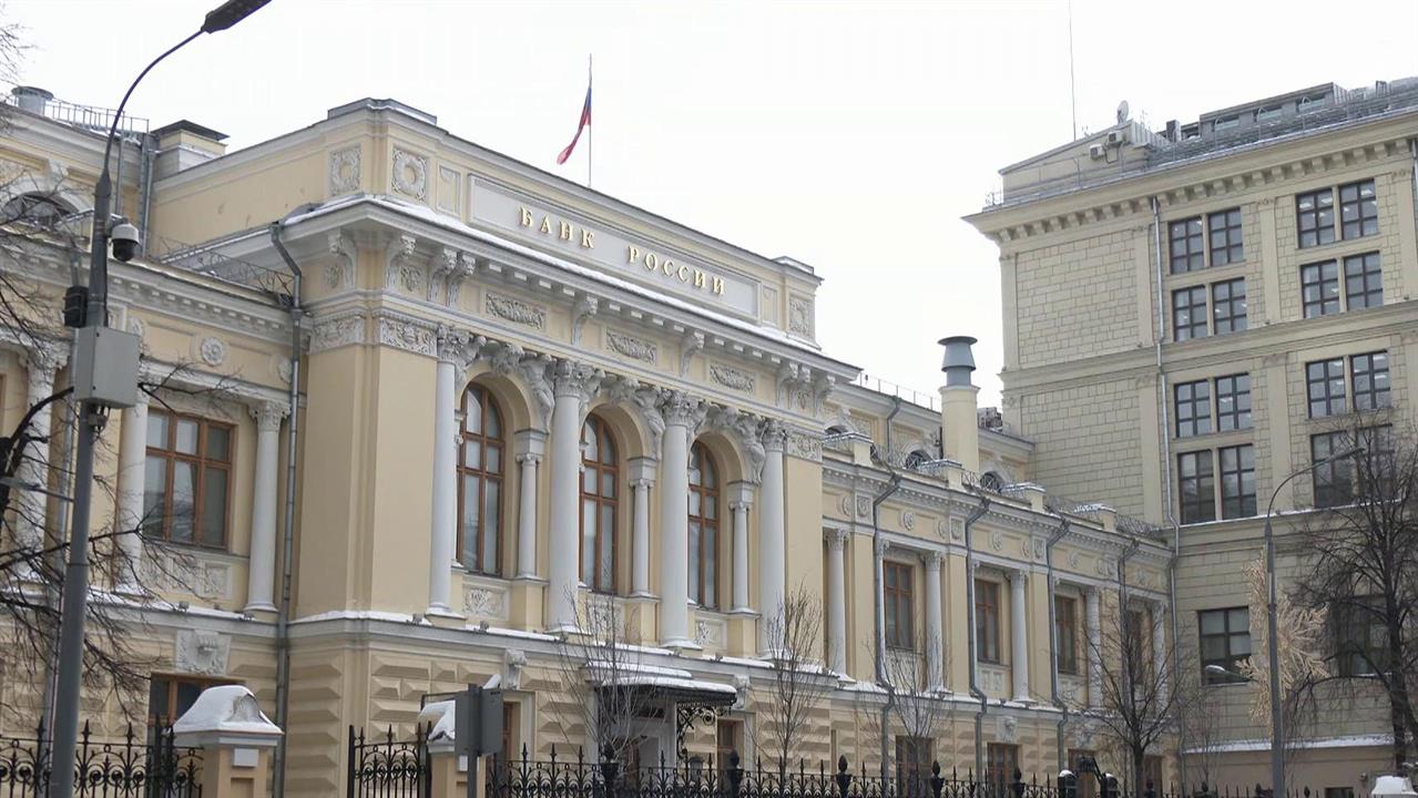 Центробанк снизил ключевую ставку до 15,5%. смотреть онлайн