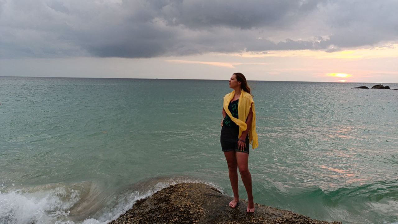 Ката Ной: идеальный вечер на пляже Пхукета смотреть онлайн