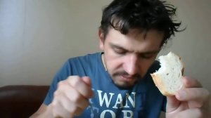 ОБЖОР СОСИСКИ С ЯИЧНИЦЕЙ И ЗЕЛЕНЫМ ГОРОШКОМ