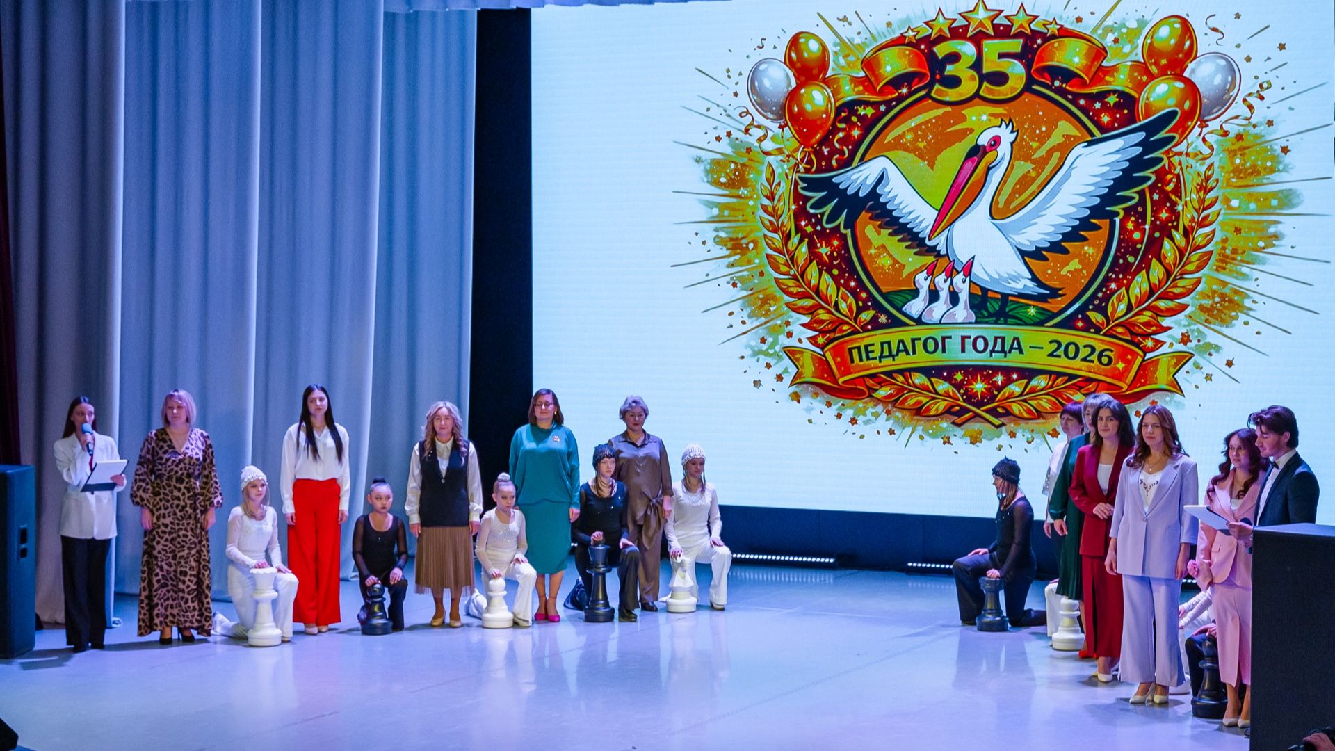 Конкурс «Педагог года – 2026»: 35 лет мастерства и инноваций в Магадане смотреть онлайн