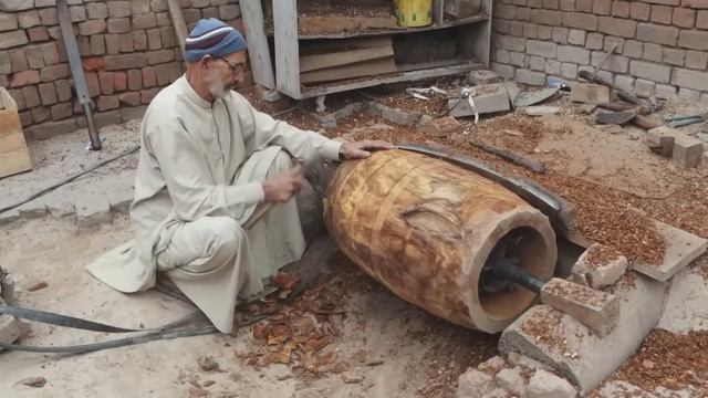 Процесс изготовления деревянного музыкального барабана Дхол Трад смотреть онлайн