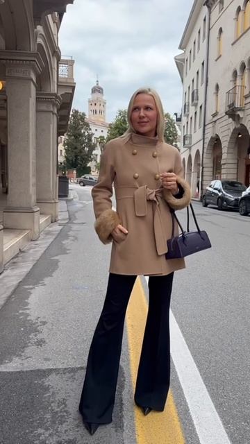 Новое роскошное пальто Valentino и сумочка цвета баклажана 🥰 как вам?