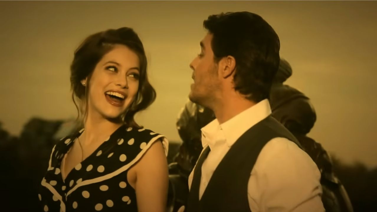 «Под небом Парижа» песня - Florence Coste, Julien Dassin смотреть онлайн