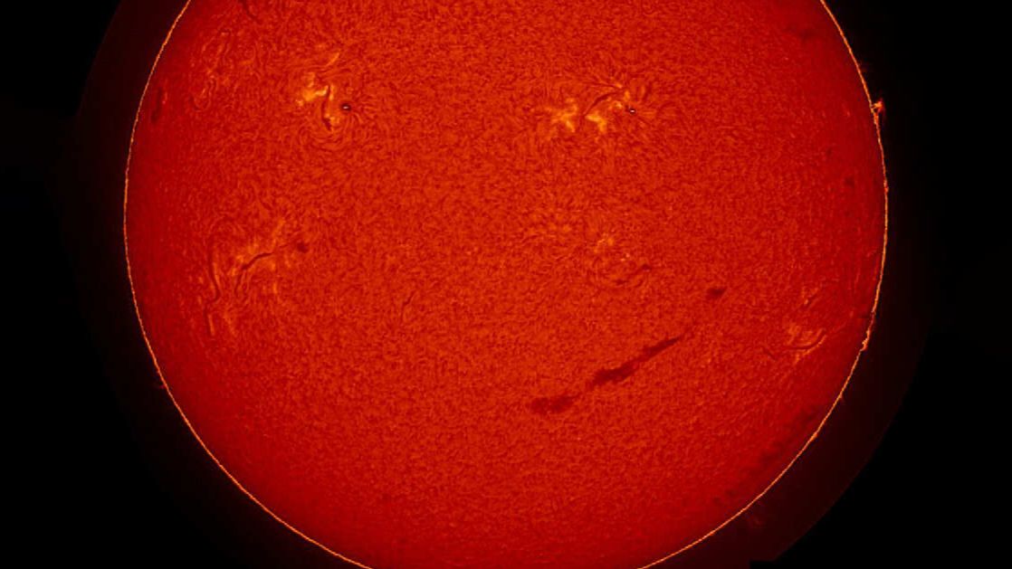 На Солнце появился огромный смайлик смотреть онлайн