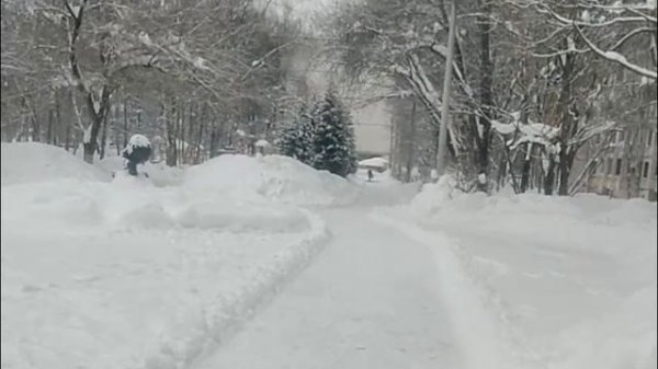 В магазине продают испорченные товары, внимательно осторожно проверяйте товар не отходя от кассы