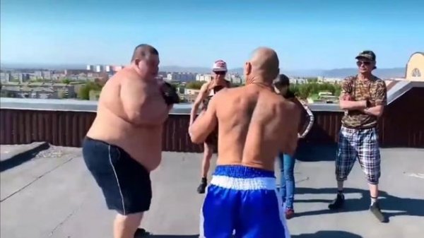 Олег Монгол 55 кг. против толстяка 250 кг.Гриша полное ТВ Бой Века Иришка Чики Пики